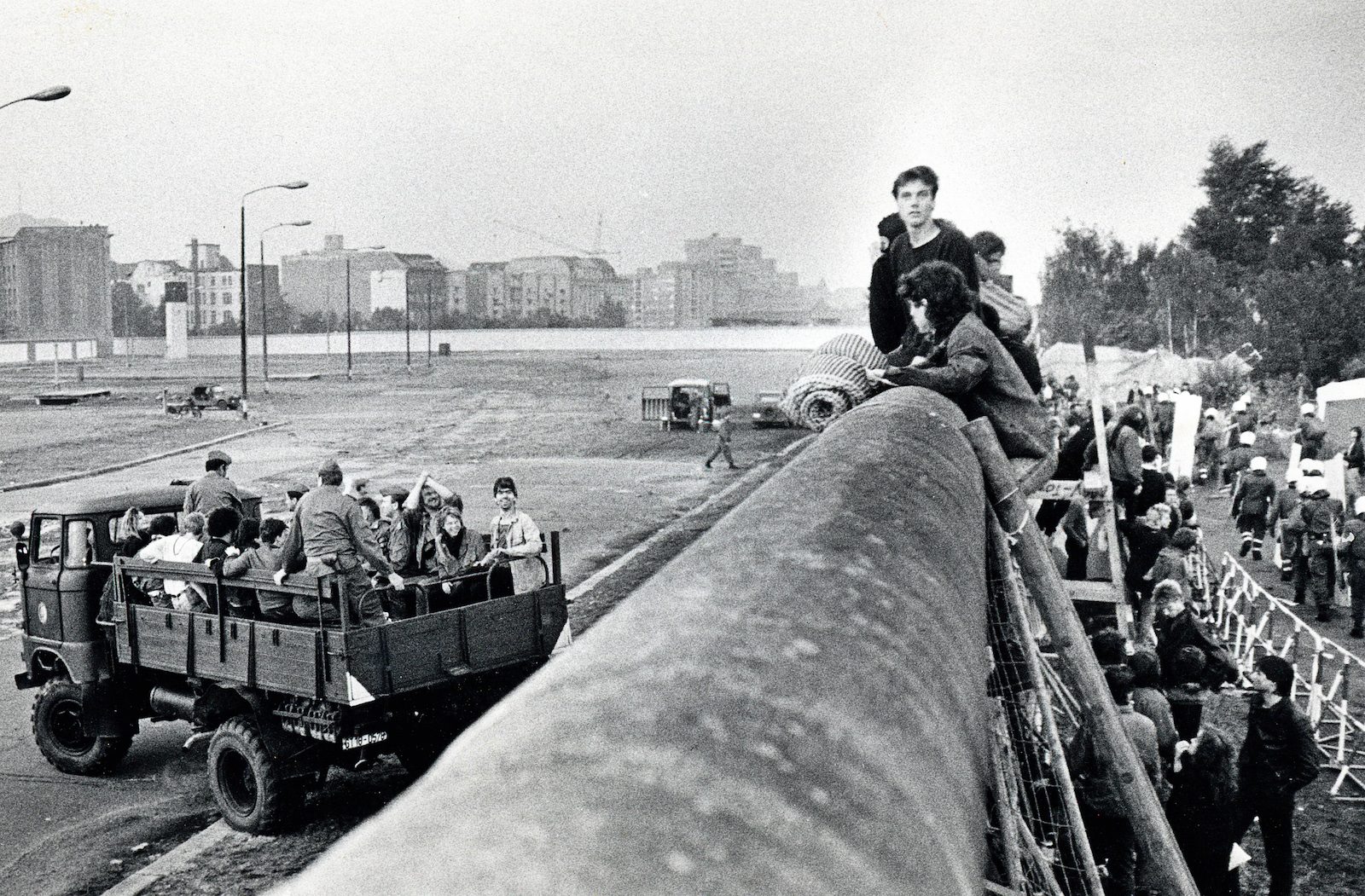 Берлинская стена пулеметы